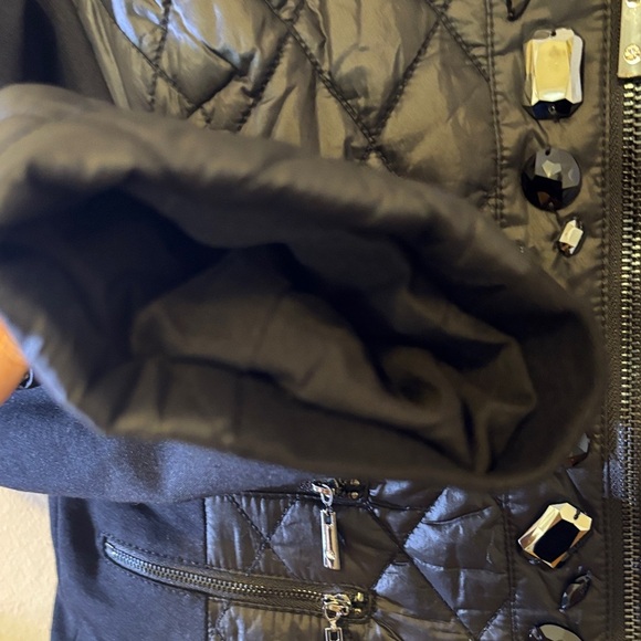 Elegant Black Quilted Women's Puffer Jacket - Picture 9 of 10